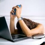 Imagen mujer estancada trabajo