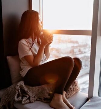 mujer +40 años divorcio pensando