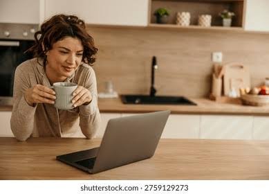 Mujer ya relajada sabiendo la diferencia entre lo importante y lo urgente