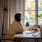 mujer de 40 años agotada pensando no tengo tiempo para mí